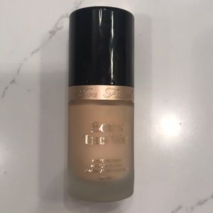 Too faced Born this way foundation in Swan
